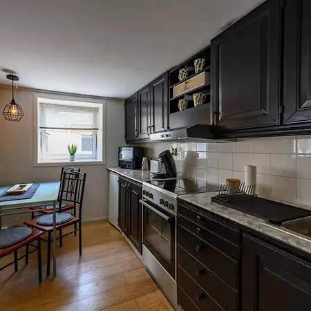 Nicolas 1 & Cozy 2 Apartment